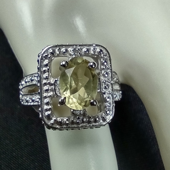 1.21 ct. Lemon Quartz Sterling Silver Ring - Picture 4 of 8